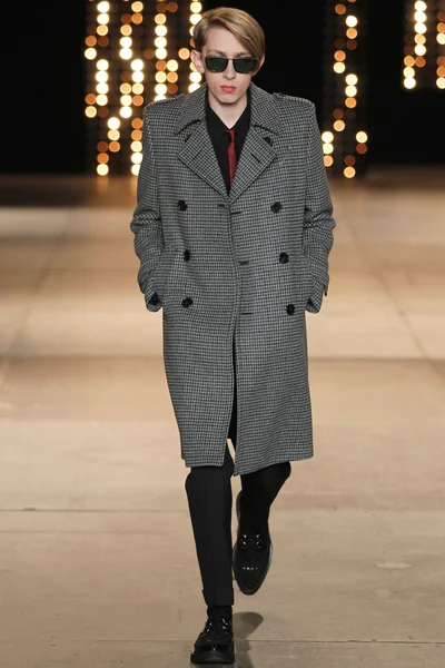 Look 15